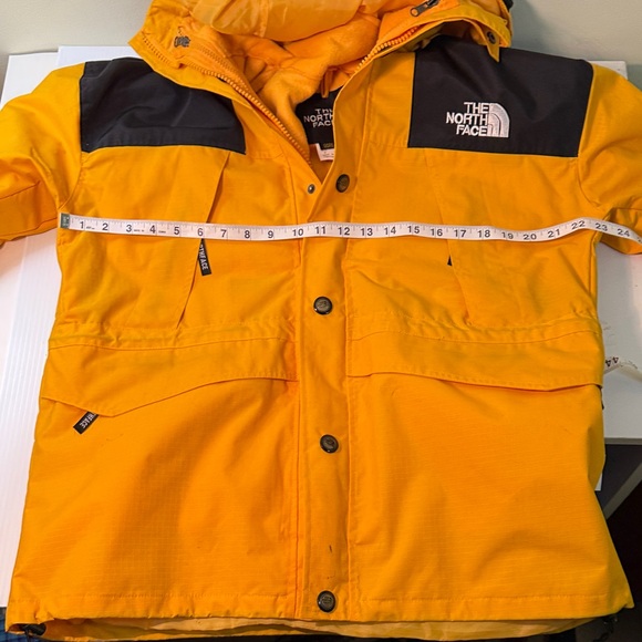 The North Face Yellow and Black Jacket with removeable fleece liner - Picture 10 of 15